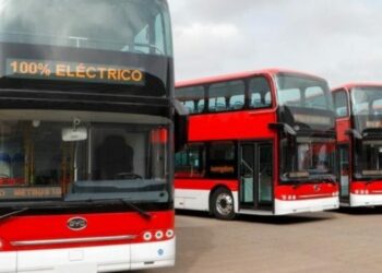 Santiago incorpora los primeros autobuses públicos eléctricos de dos plantas de América