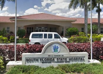 Buscan a prisionero que escapó de hospital psiquiátrico en Pembroke Pines