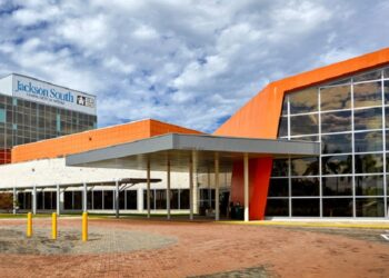 Detenido enfermero por robar tarjeta de un paciente en hospital de Miami