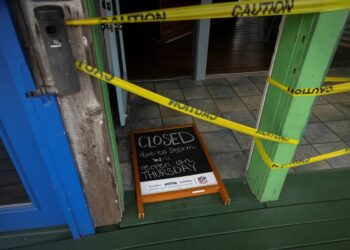 Jacksonville en estado de emergencia a la espera de Idalia mientras Orlando cierra escuelas pero no parques