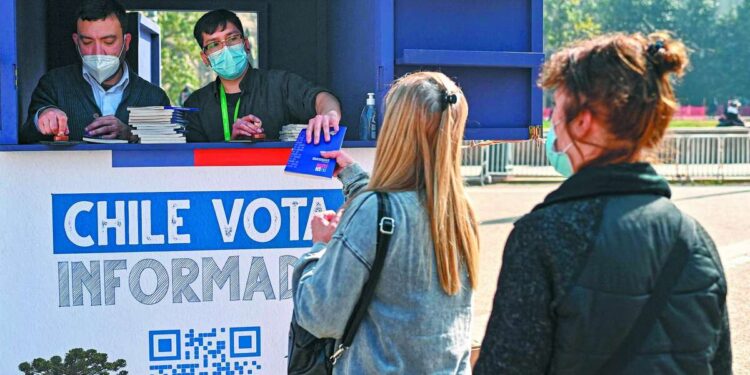 60 % de los chilenos se inclina a votar en contra de nueva Constitución