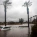 Tormenta tropical Hilary provoca fuertes vientos y lluvias que inundan calles de California