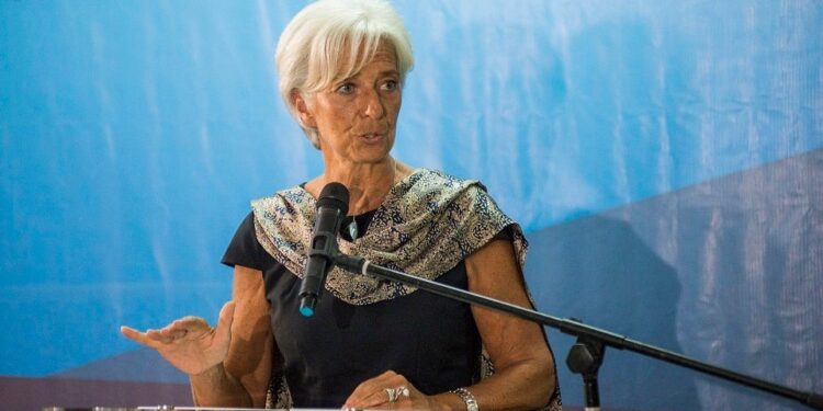 La directora del FMI dice que eliminar subsidios a energías fósiles recaudaría 7 billones