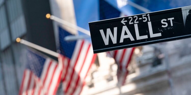 La SEC investiga mensajes privados de WhatsApp sobre negocios en Wall Street
