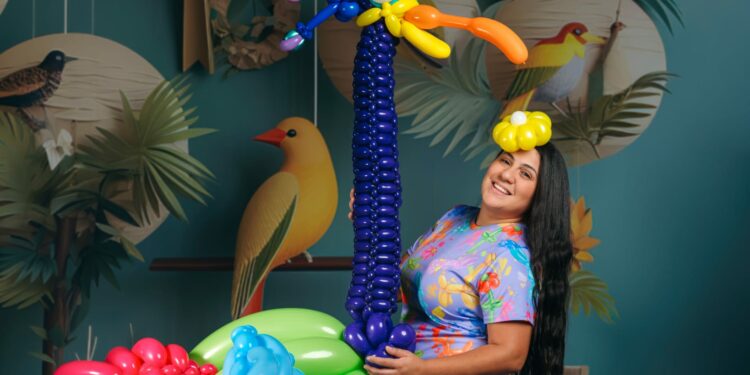 Génesis Nieves, la venezolana que profesionalizó el arte con globos en Miami