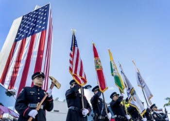 Con nuevo monumento recuerdan en Florida el aniversario 22 de los atentados del 11-S