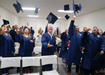 International Education Institute celebra graduación de su XI cohorte de Especialistas en Asistencia Migratoria