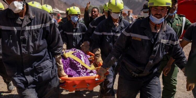 Con casi 3000 víctimas rescatistas redoblan esfuerzos en Marruecos