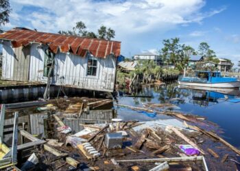 Alertan que huracanes esparcen bacteria “come carne” por Florida
