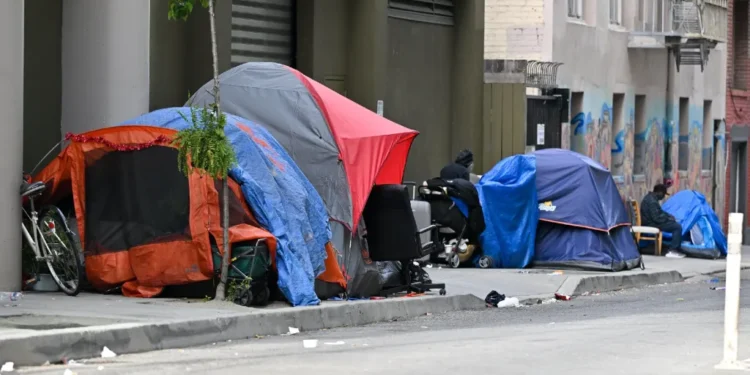 Alertan que drogas se venden al aire libre en el distrito Tenderloin de San Francisco