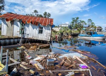 Idalia pierde sus características tropicales y huracán Franklin absorberá la tormenta José