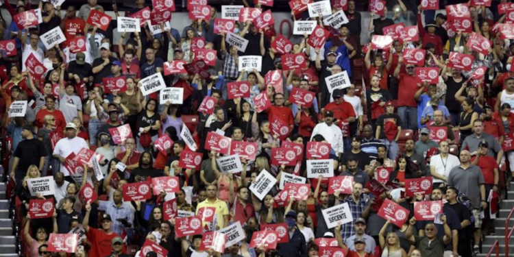 Sindicatos culinarios y de camareros de Las Vegas votan a favor de autorizar una huelga