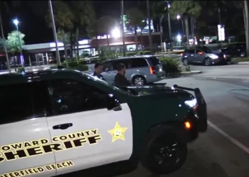 Hombre fue apuñalado cuando salía con su novia de un club nocturno en Broward