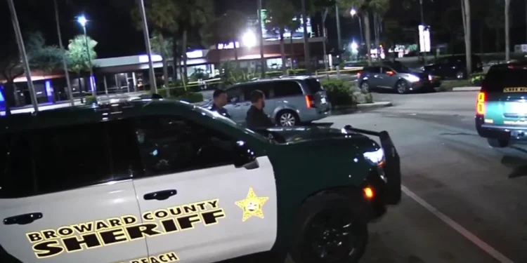 Hombre fue apuñalado cuando salía con su novia de un club nocturno en Broward