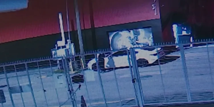 Cuatro menores detenidos presuntamente involucrados con robo armado de auto