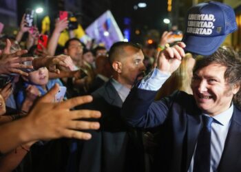 Un informe indica que las propuestas de Milei son un «copiar-pegar» de Menem, Macri y la dictadura