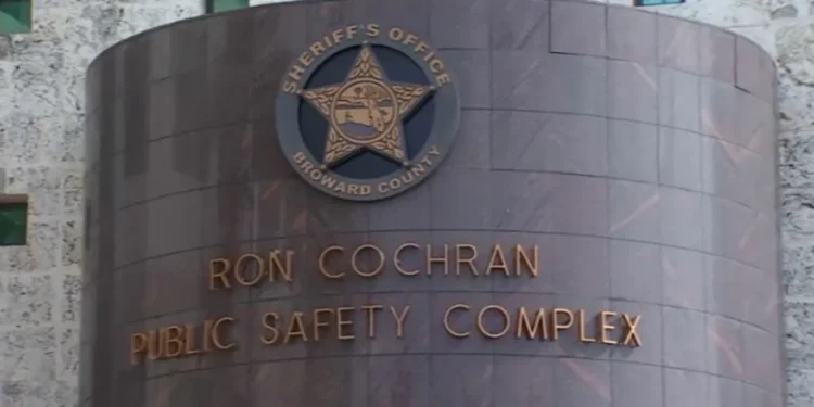 17 empleados de la policía de Broward enfrentan cargos por fraude con préstamos federales