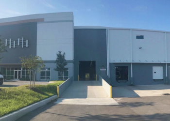 Ladrones usan camiones de remolque para robar más de US$ 1,6 millones en alcohol en Florida