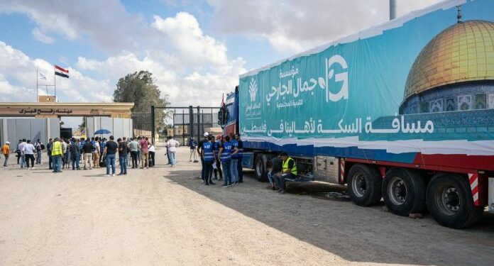 Llegó a Gaza tercer convoy con veinte camiones de ayuda humanitaria
