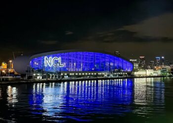 Puerto de Miami se iluminó de azul en solidaridad con Israel