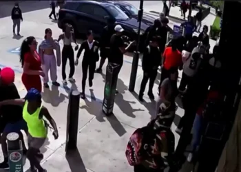 Revelan nuevas imágenes de peleas entre estudiantes de Miami Carol City High School