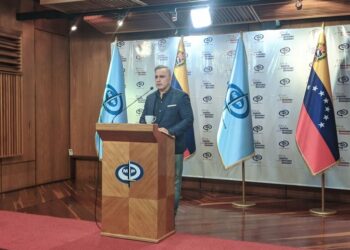 Emiten orden de captura a Juan Guaidó