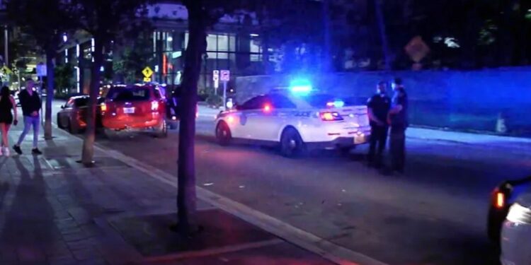 Investigan tiroteo que dejó una mujer herida en Brickell