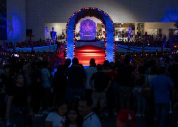 Altar de muertos consigue récord Guinness en norte de México