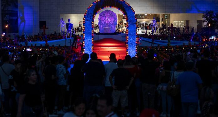 Altar de muertos consigue récord Guinness en norte de México