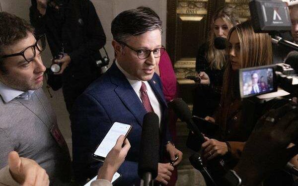 Partido Republicano eligió a Mike Johnson como candidato para presidir la Cámara de Representantes