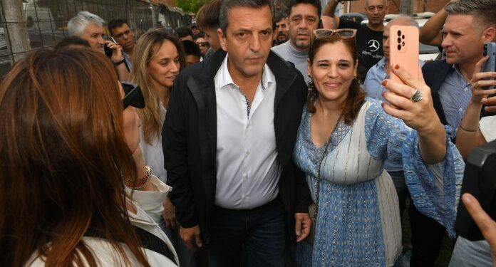 El oficialista Sergio Massa ganó la primera vuelta en Argentina y disputará el balotaje con Milei