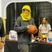 Fundación de Bad Bunny organiza nuevamente entrega de regalos de Navidad en Puerto Rico