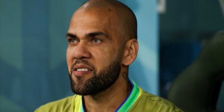 Justicia española envía a juicio a Dani Alves por agresión sexual