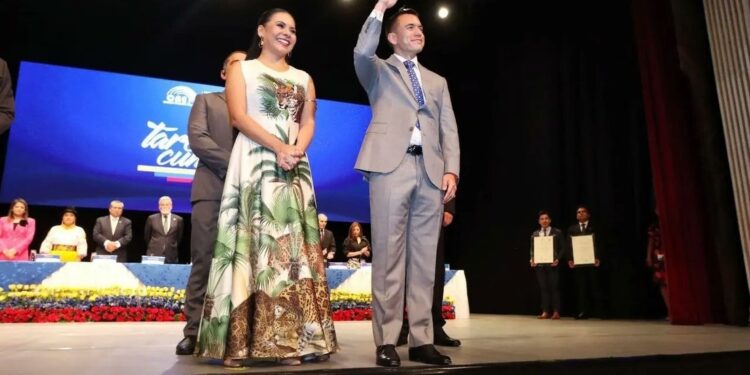 Daniel Noboa recibe las credenciales como presidente de Ecuador