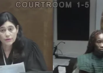 Acusan a mujer de estrangular a su hijo de 8 años en Miami-Dade