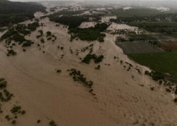 Al menos 21 muertos dejan torrenciales lluvias en República Dominicana