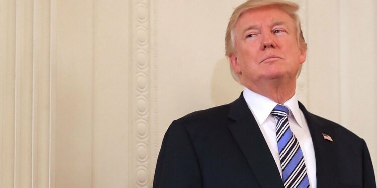 Demócratas rechazan plan de Trump para eliminar atención médica de millones de floridanos