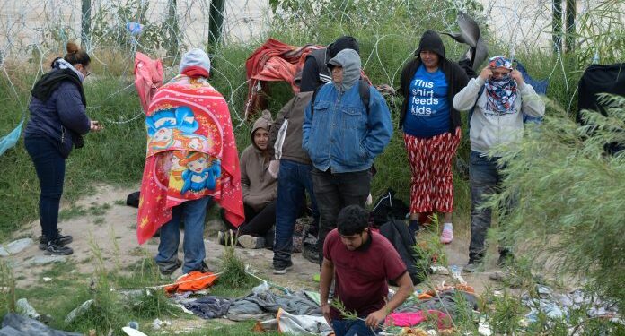 El frío de hasta 3 grados exacerba la crisis de migrantes en frontera norte de México