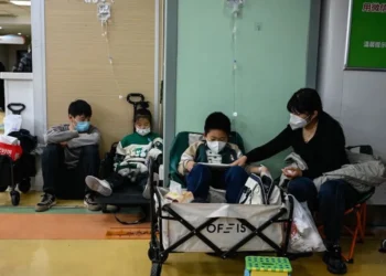 Hospitales en China desbordados por expansión de una enfermedad respiratoria en niños
