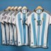 Messi donó seis camisetas que usó en el Mundial de Qatar para una subasta