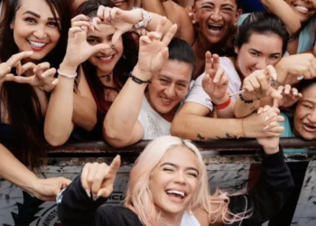 Karol G sorprendió con un concierto a las reclusas de una cárcel colombiana