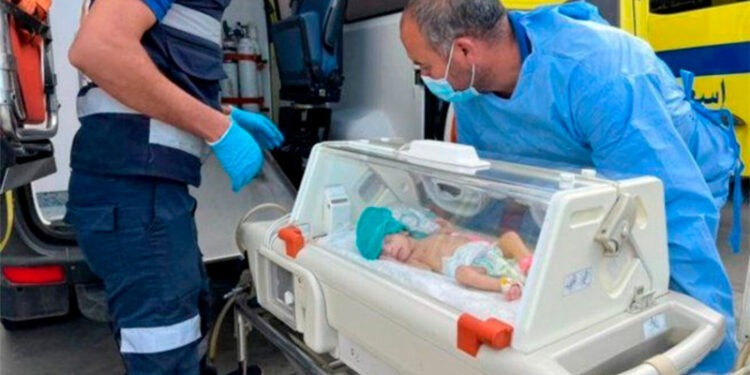 La Media Luna Roja evacuó a 31 bebés prematuros del hospital más grande de Gaza
