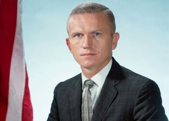 Muere Frank Borman, astronauta que dirigió la primera misión alrededor de la Luna