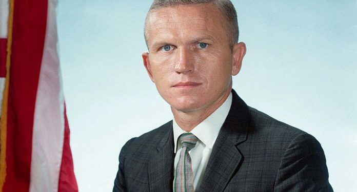 Muere Frank Borman, astronauta que dirigió la primera misión alrededor de la Luna