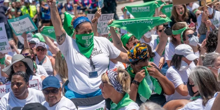 Ohio aprueba consagrar el aborto como un derecho constitucional en el estado