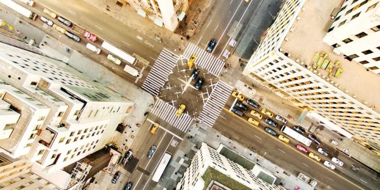 Estrictas regulaciones impactan en el turismo y el sector empresarial en Nueva York