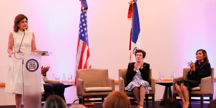 Vicepresidenta de República Dominicana se reunió en Doral con la diáspora de su país