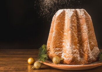 Multan con 1 millón de euros a una influencer italiana y la investigan por un escándalo con pasteles de Navidad