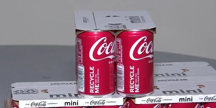 Coca-Cola retira unas 2,000 cajas de soda por posible contaminación en EEUU