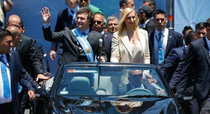 Milei anticipa duro ajuste y estanflación en su primer discurso como presidente de Argentia